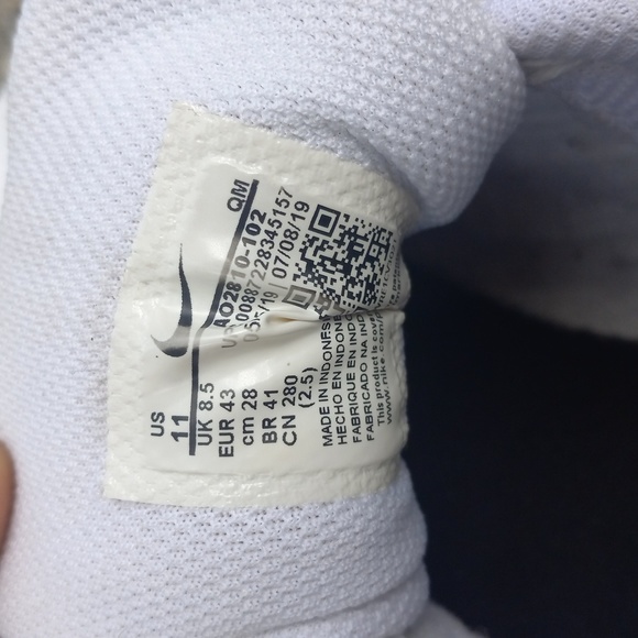 Men's Lowtop All White Nikes - Picture 3 of 4